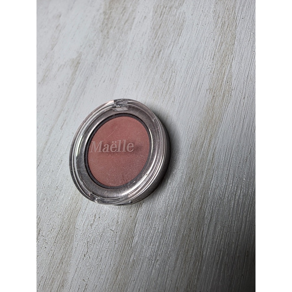 Maelle Beauty in Light Beam  Blush